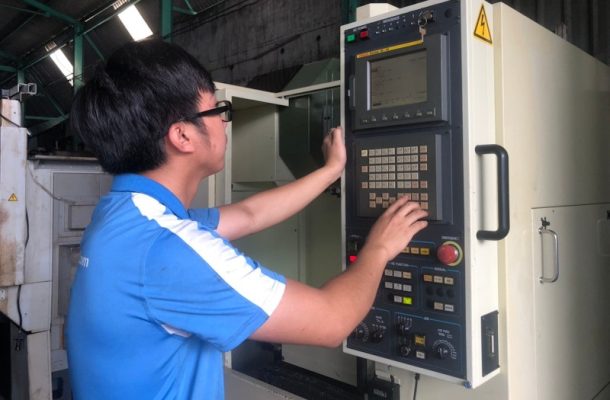 Máy tiện CNC không lên màn hình