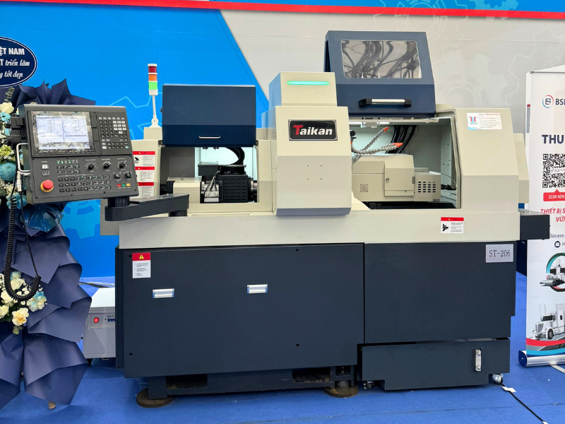 Máy tiện CNC Trung Quốc cỡ nhỏ được nhiều doanh nghiệp tin dùng trong gia công cơ khí hiện đại