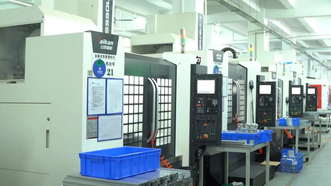 Máy phay CNC gia công thép mang lại nhiều lợi ích có khả năng gia công hiệu suất, mạnh mẽ và chính xác