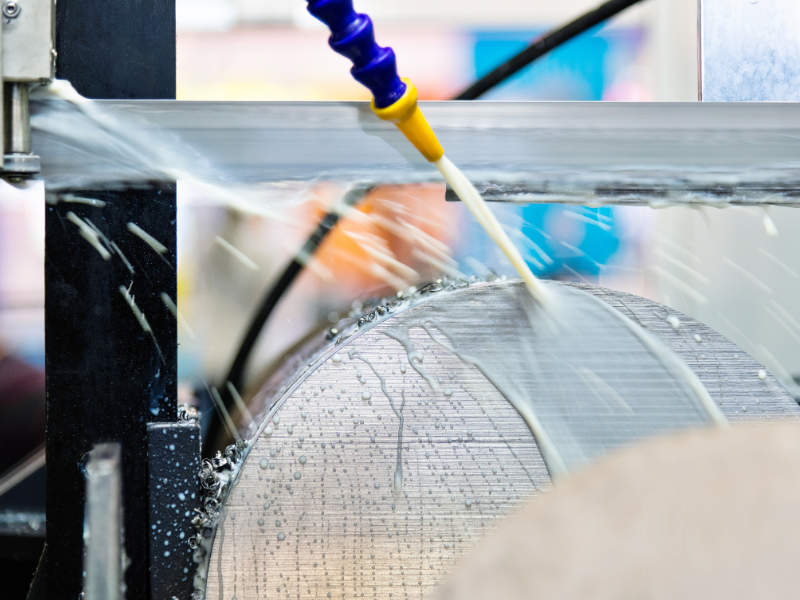 Bơm làm mát là hệ thống quan trọng đảm bảo máy CNC vận hành ổn định
