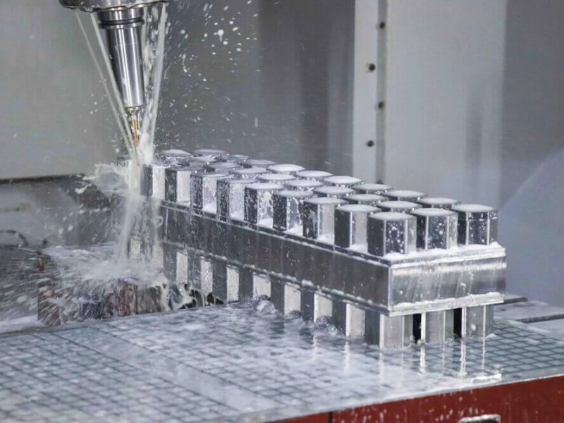 Máy phay CNC khuôn mẫu được ứng dụng trong rất nhiều lĩnh vực sản xuất, nhất là các ngành đòi hỏi tiêu chí khắt khe