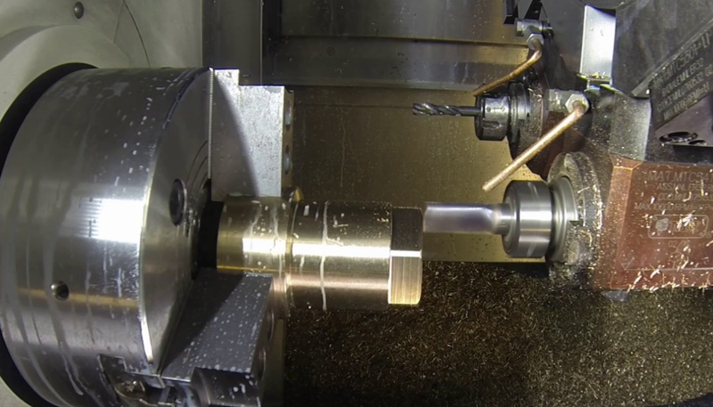 Điều khiển liên kết đa trục dựa trên một hệ thống vòng kín "phân tích lệnh - lập kế hoạch chuyển động - phản hồi thực hiện"