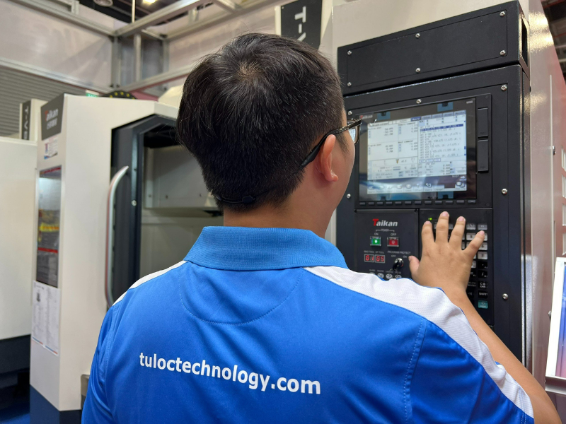Nhân viên vận hành máy CNC là vị trí công việc không thể thiếu trong các xưởng gia công cơ khí chính xác hiện đại