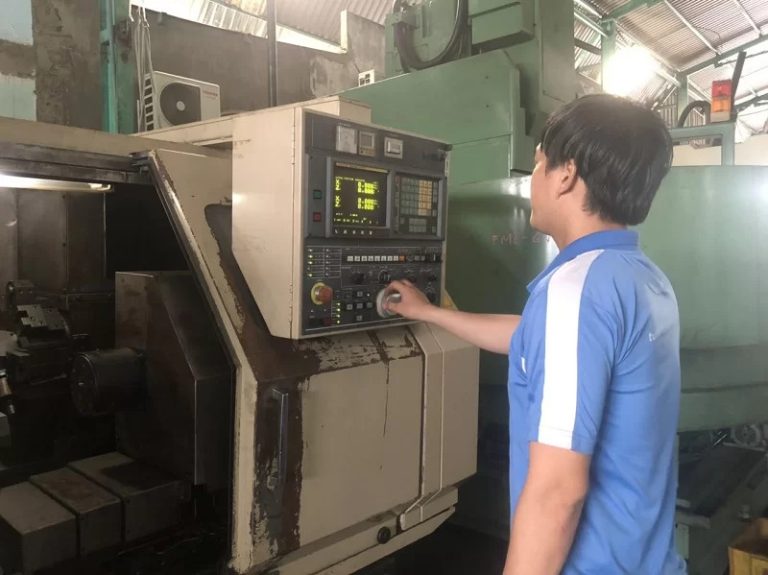 Thiết lập bảo trì định kỳ cho máy tiện CNC giúp hạn chế tối đa phát sinh chí phí về sau.