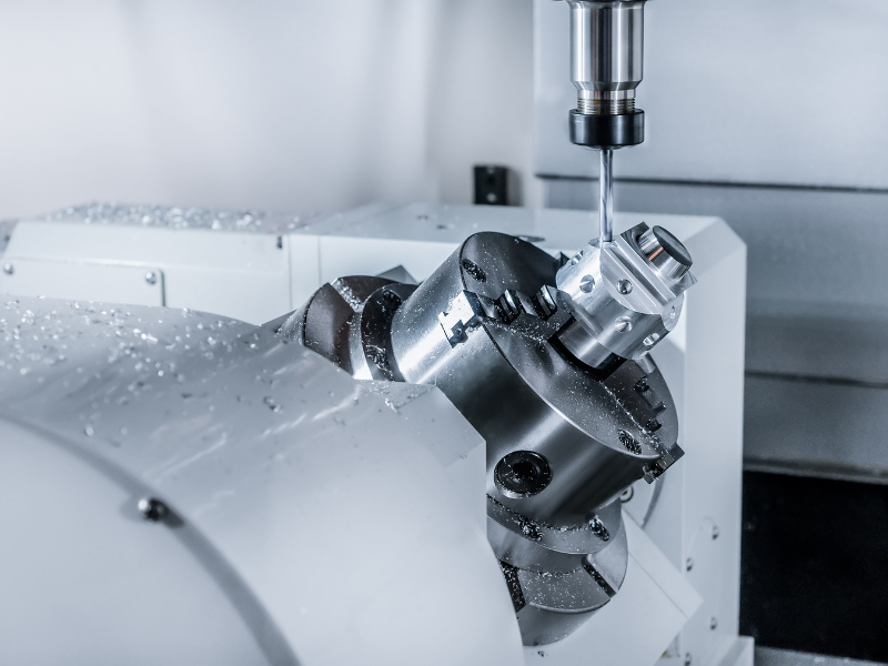 Máy phay góc CNC là dòng máy phay chuyên dụng để gia công các chi tiết góc, rãnh nghiêng phức tạpp