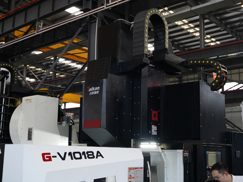máy phay giường CNC Taikan G-V1018A