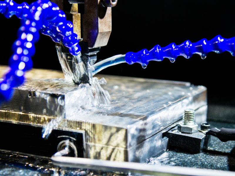 Mỗi loại nguyên vật liệu có đặc tính khác nhau nên cần áp dụng phương pháp làm mát khác nhau