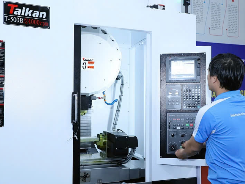 Hệ điều hành Mitsubishi M80B được tích hợp trên các dòng máy CNC thông dụng như máy tiện, máy phay, trung tâm gia công...