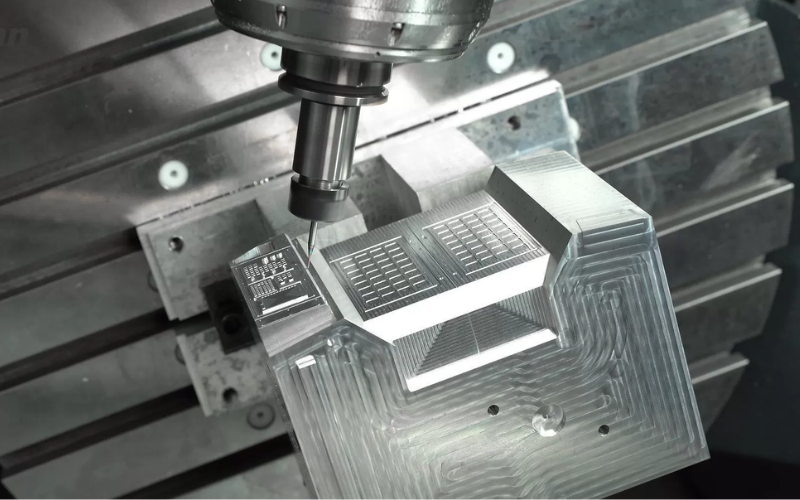 Kết hợp độ cứng vững chắc, hệ thống điều khiển CNC hiện đại và độ ổn định vượt trội, V-650U nổi trội trong việc sản xuất các chi tiết phức tạp