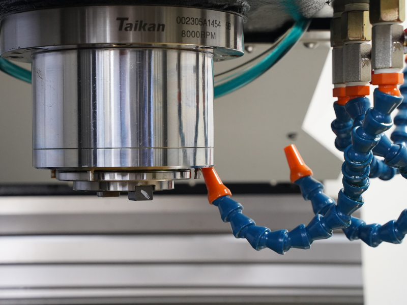 Máy phay CNC Taikan đứng có khả năng gia công chính xác trên đa dạng các loại vật liệu